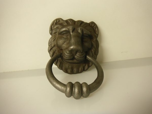 heurtoir de porte fer forgé lion
